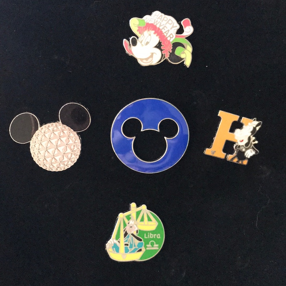 DISNEY PINS $4 EACH OR 7 FOR $20